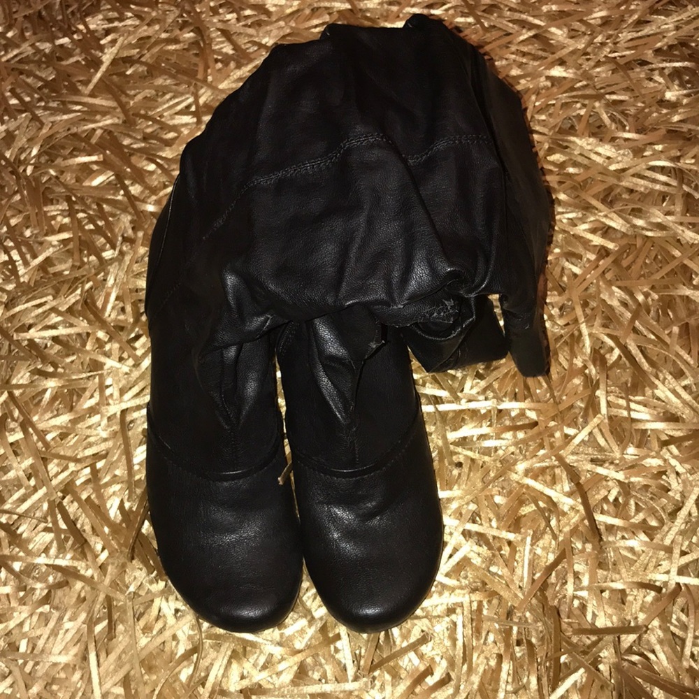 🎉🎉🎉SOLD🎉🎉🎉Bare Trap Peter Pan Boots